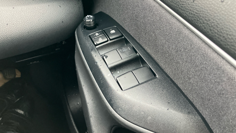 Toyota Yaris 1.5 Hybrid Design 5dr CVT Hybrid Hatchback